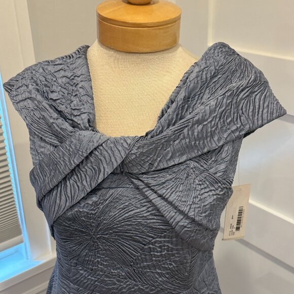 Teri Jon Rickie Freeman Women’s Slate Textured Off Shoulder Gown Size 4 - Picture 2 of 7